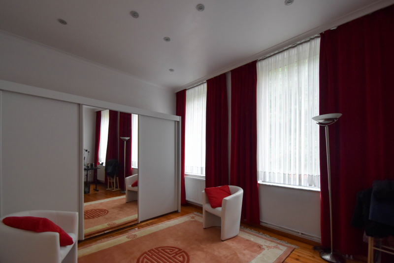 VENDU - LIEGE VIAGER NON LIBRE USUFRUIT maximum 15 ans Maison bourgeoise très bien entretenue avec jardin 3 chambres et bureau beau séjour — photo 8