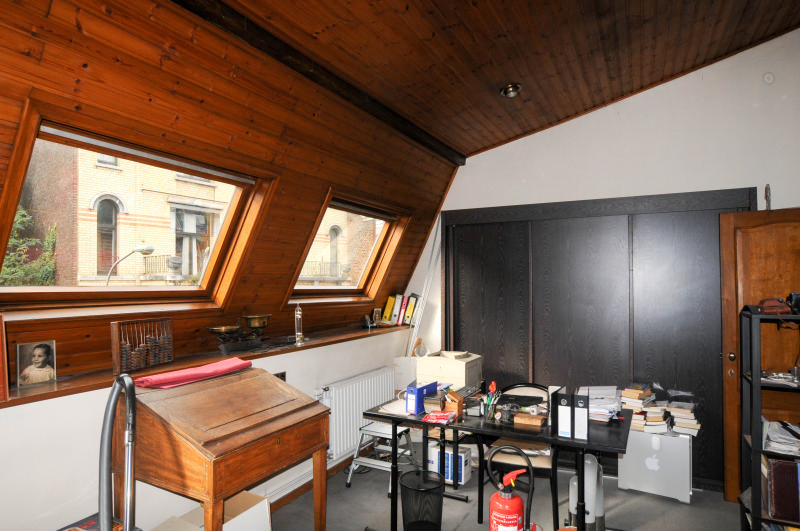 VENDU - LIEGE VIAGER NON LIBRE USUFRUIT maximum 15 ans Maison bourgeoise très bien entretenue avec jardin 3 chambres et bureau beau séjour — photo 12