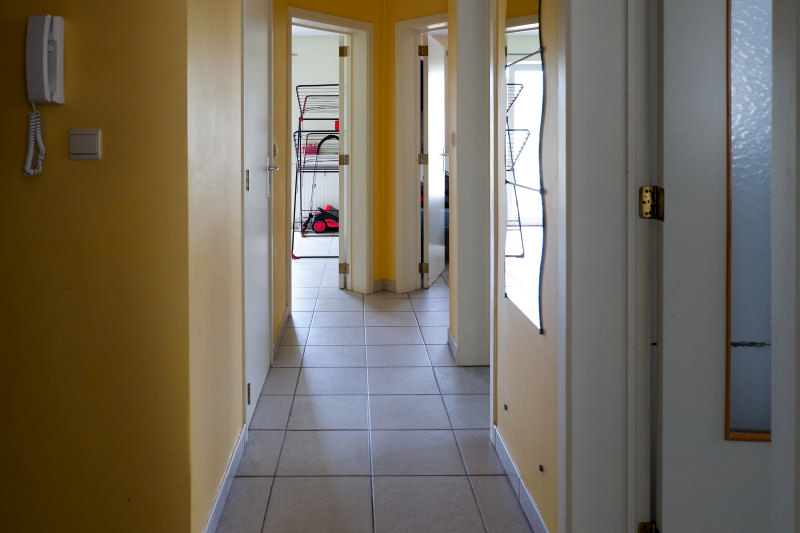 VENDU - VIAGER LIBRE à l'acte appartement deux chambres séjour cuisine salle de bains cave espace parking possible — photo 6