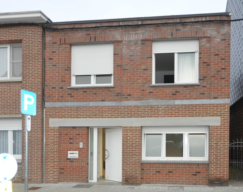 SOUS OPTION - Maison de rapport avec deux appartements identiques d'une chambre, espace cuisine sur séjour salle de douches + cavesSOUS OPTION