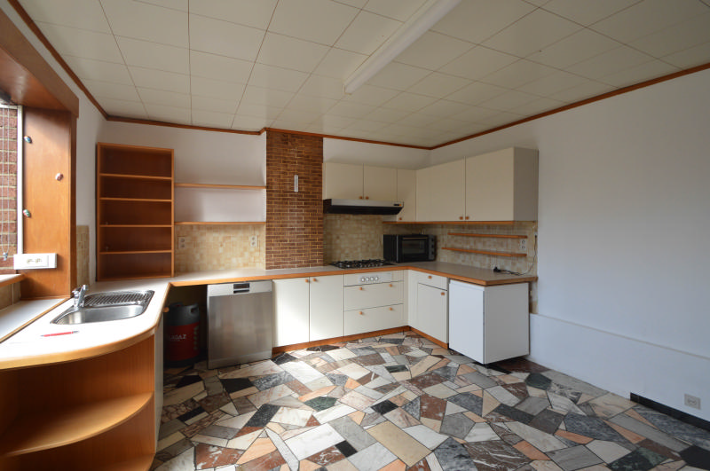 SOUS OPTION - Immeuble de deux appartements garage entrepôt jardin — photo 11