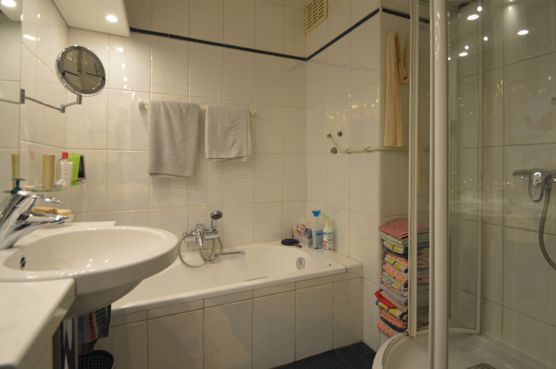 VENDU - VIAGER occupé Bel appartement deux chambres avec garage Bd d'Avroy LIEGE — photo 9