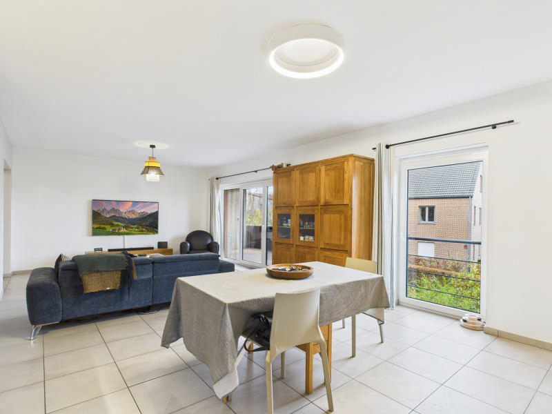 SOUS OPTION - Très bel appartement deux chambres avec tout confort + garage