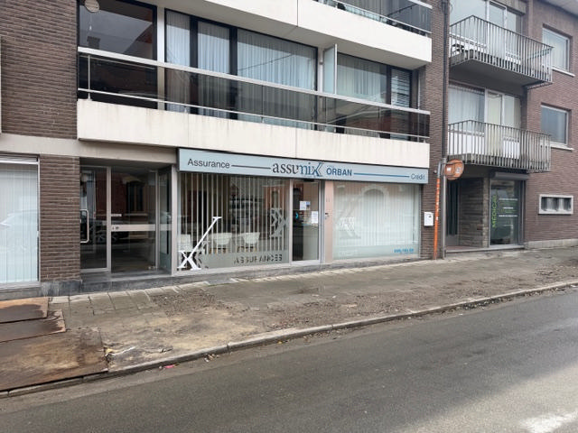 Au centre d'AMAY, bureau de 70m² avec commodités. Loyer mensuel de 900€ charges 215€ + PI 100€: