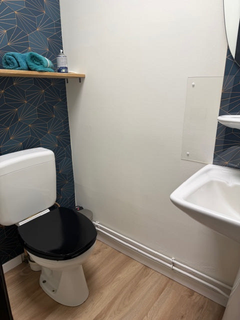 Au centre d'AMAY, bureau de 70m² avec commodités. Loyer mensuel de 900€ charges 215€ + PI 100€: — photo 13