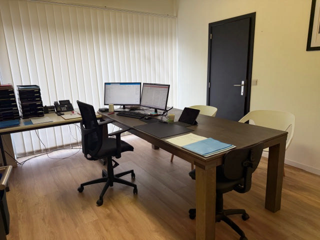 Au centre d'AMAY, bureau de 70m² avec commodités. Loyer mensuel de 900€ charges 215€ + PI 100€: — photo 9