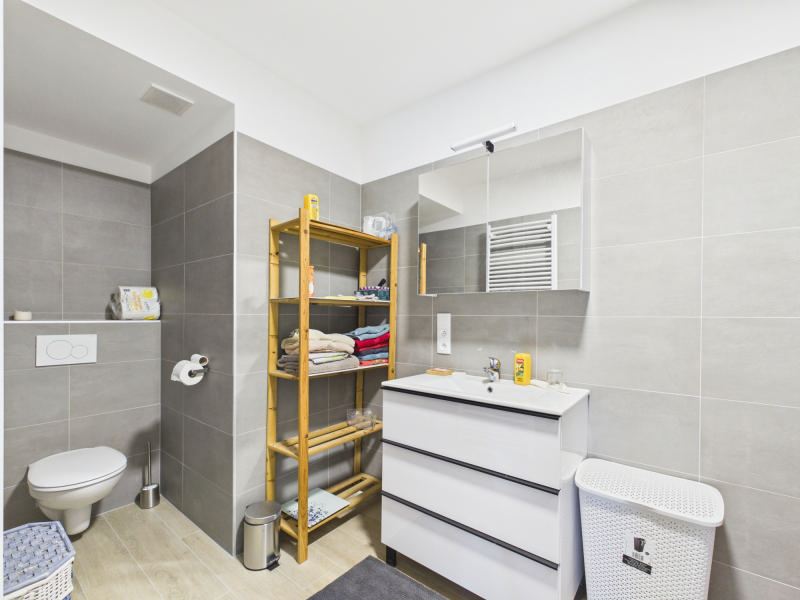 VENDU sous OPTION - VENTE VIAGER OCCUPE d'un magnifique appartement 2 chambres avce garage et emplacement parking — photo 12