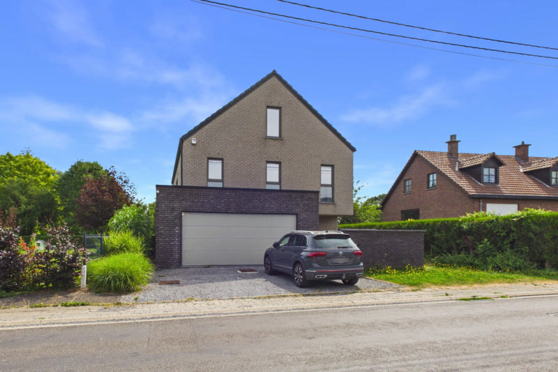 SAIVE Villa contemporaire sur terrain de 1.564 m² dans quartier résidentiel