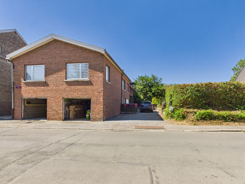 SOUS OPTION - AWANS - maison avec jardin et trois garages
