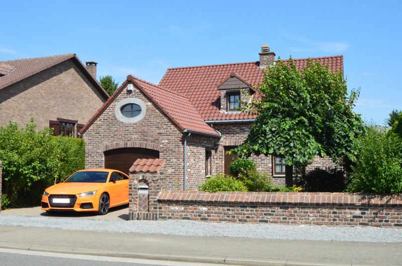 Maison style fermette de 1990 à vendre en VIAGER OCCUPE (réserve d'usufruit à vie) Grand séjour, cuisine, sdb, deux chambres palier/bureau garage et jardin aménagé VUE aérienne https://www.youtube.com/embed/HSoL0RR8Jig