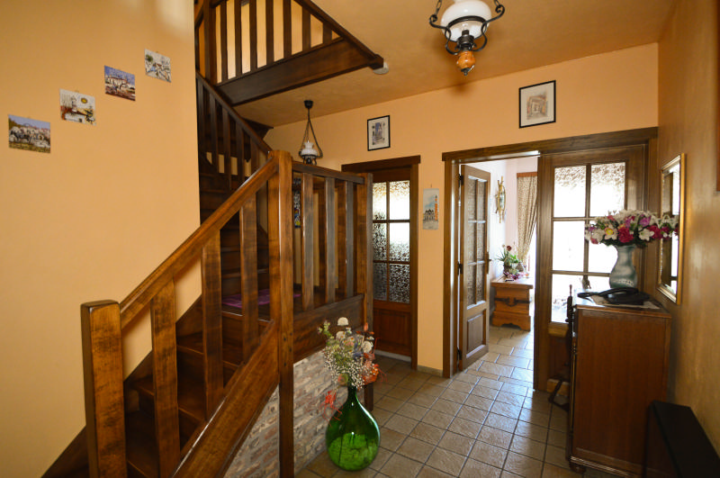 Maison style fermette de 1990 à vendre en VIAGER OCCUPE (réserve d'usufruit à vie) Grand séjour, cuisine, sdb, deux chambres palier/bureau garage et jardin aménagé VUE aérienne https://www.youtube.com/embed/HSoL0RR8Jig — photo 7