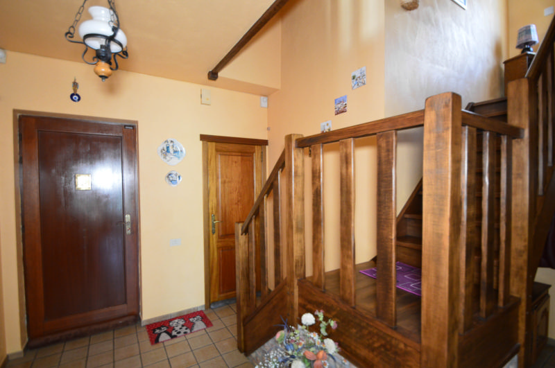 Maison style fermette de 1990 à vendre en VIAGER OCCUPE (réserve d'usufruit à vie) Grand séjour, cuisine, sdb, deux chambres palier/bureau garage et jardin aménagé VUE aérienne https://www.youtube.com/embed/HSoL0RR8Jig — photo 8