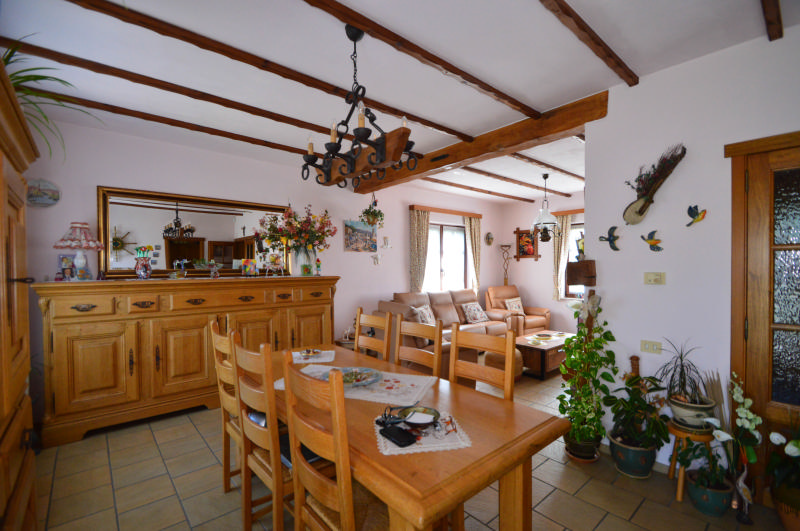 Maison style fermette de 1990 à vendre en VIAGER OCCUPE (réserve d'usufruit à vie) Grand séjour, cuisine, sdb, deux chambres palier/bureau garage et jardin aménagé VUE aérienne https://www.youtube.com/embed/HSoL0RR8Jig — photo 11