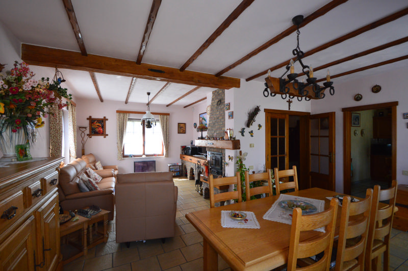 Maison style fermette de 1990 à vendre en VIAGER OCCUPE (réserve d'usufruit à vie) Grand séjour, cuisine, sdb, deux chambres palier/bureau garage et jardin aménagé VUE aérienne https://www.youtube.com/embed/HSoL0RR8Jig — photo 12