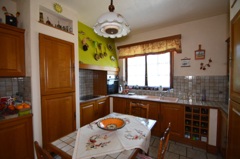Maison style fermette de 1990 à vendre en VIAGER OCCUPE (réserve d'usufruit à vie) Grand séjour, cuisine, sdb, deux chambres palier/bureau garage et jardin aménagé VUE aérienne https://www.youtube.com/embed/HSoL0RR8Jig — photo 14