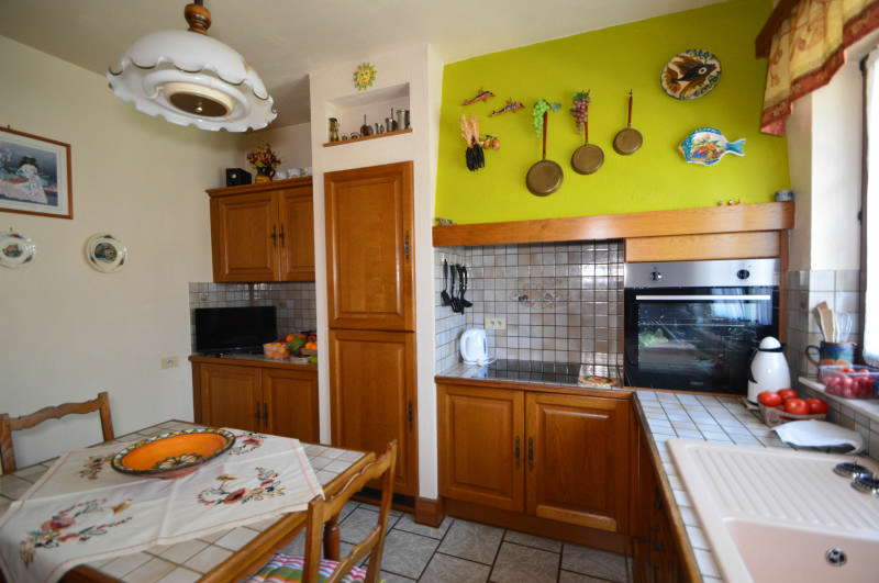 Maison style fermette de 1990 à vendre en VIAGER OCCUPE (réserve d'usufruit à vie) Grand séjour, cuisine, sdb, deux chambres palier/bureau garage et jardin aménagé VUE aérienne https://www.youtube.com/embed/HSoL0RR8Jig — photo 16