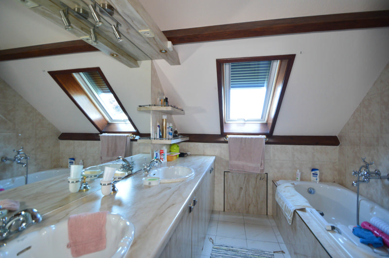 Maison style fermette de 1990 à vendre en VIAGER OCCUPE (réserve d'usufruit à vie) Grand séjour, cuisine, sdb, deux chambres palier/bureau garage et jardin aménagé VUE aérienne https://www.youtube.com/embed/HSoL0RR8Jig — photo 21