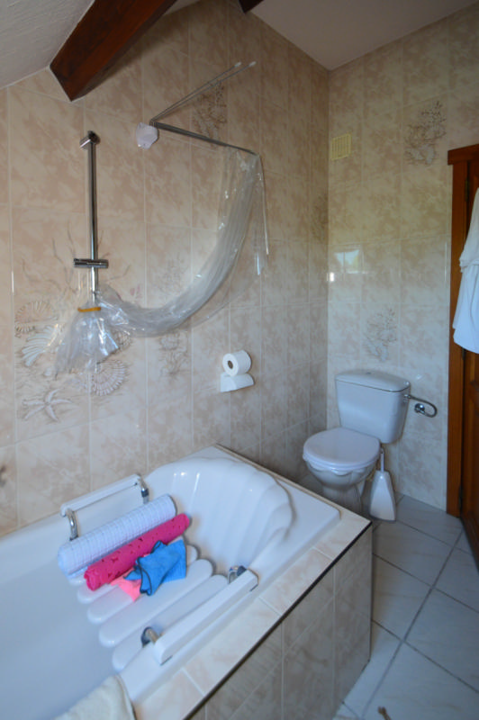 Maison style fermette de 1990 à vendre en VIAGER OCCUPE (réserve d'usufruit à vie) Grand séjour, cuisine, sdb, deux chambres palier/bureau garage et jardin aménagé VUE aérienne https://www.youtube.com/embed/HSoL0RR8Jig — photo 24